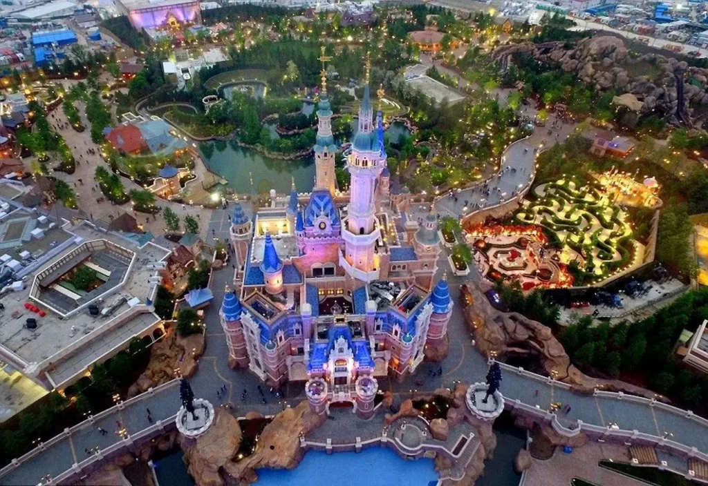 Discover Disneyland, Enjoy The Land Of Dreams 0