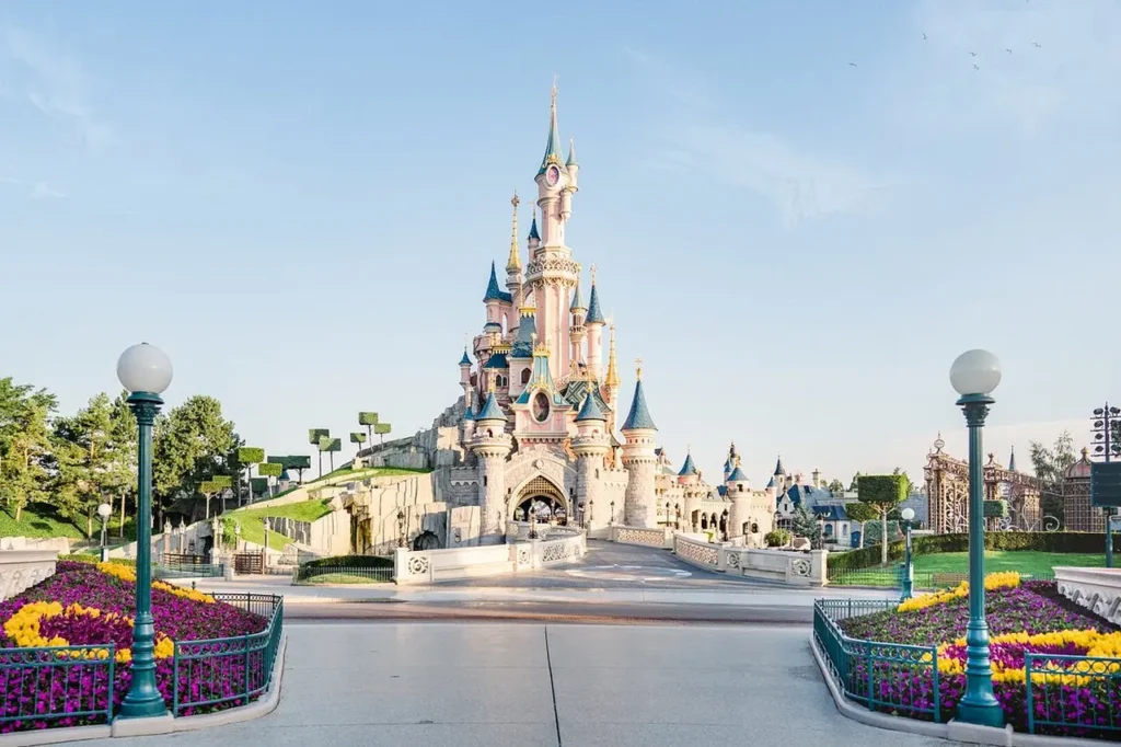Discover Disneyland, Enjoy The Land Of Dreams 3