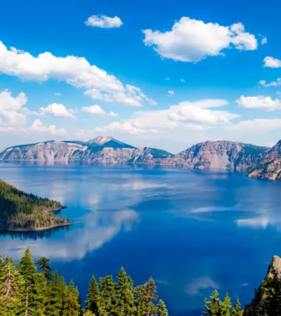 The Top Most Beautiful Lakes In The World 7