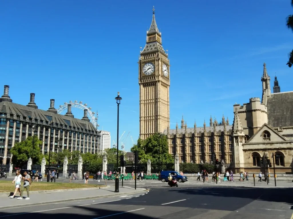 Top Famous Tourist Attractions In The United Kingdom 1-2