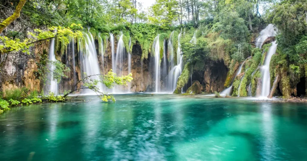 Top Most Amazing Waterfalls In The World 5